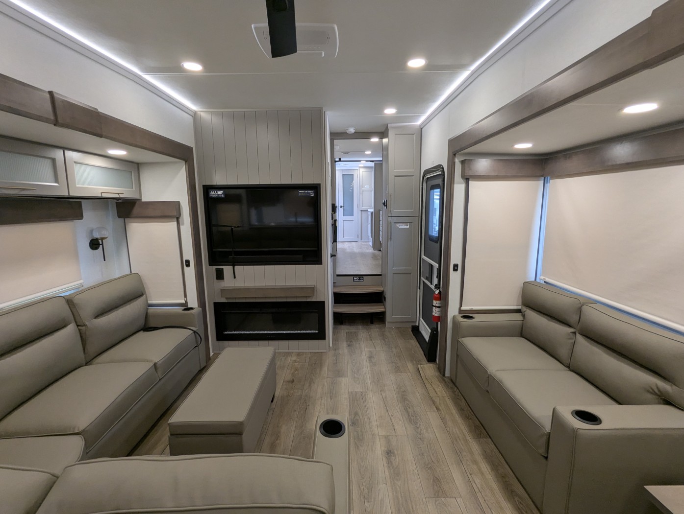 2026 Alliance RV Paradigm 382RK - Image 38