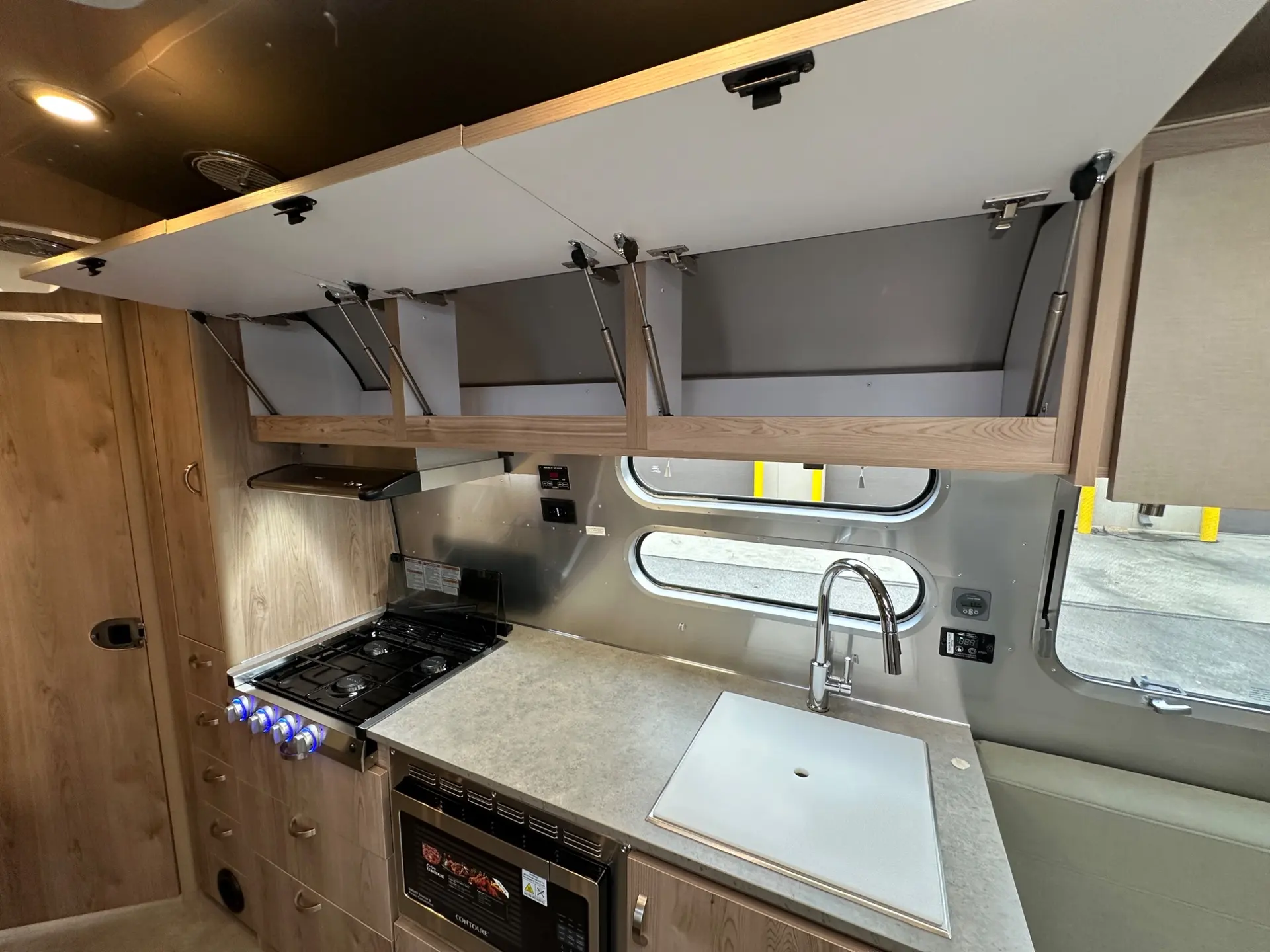 2027 Airstream Flying Cloud 30FB Bunk - Image 30