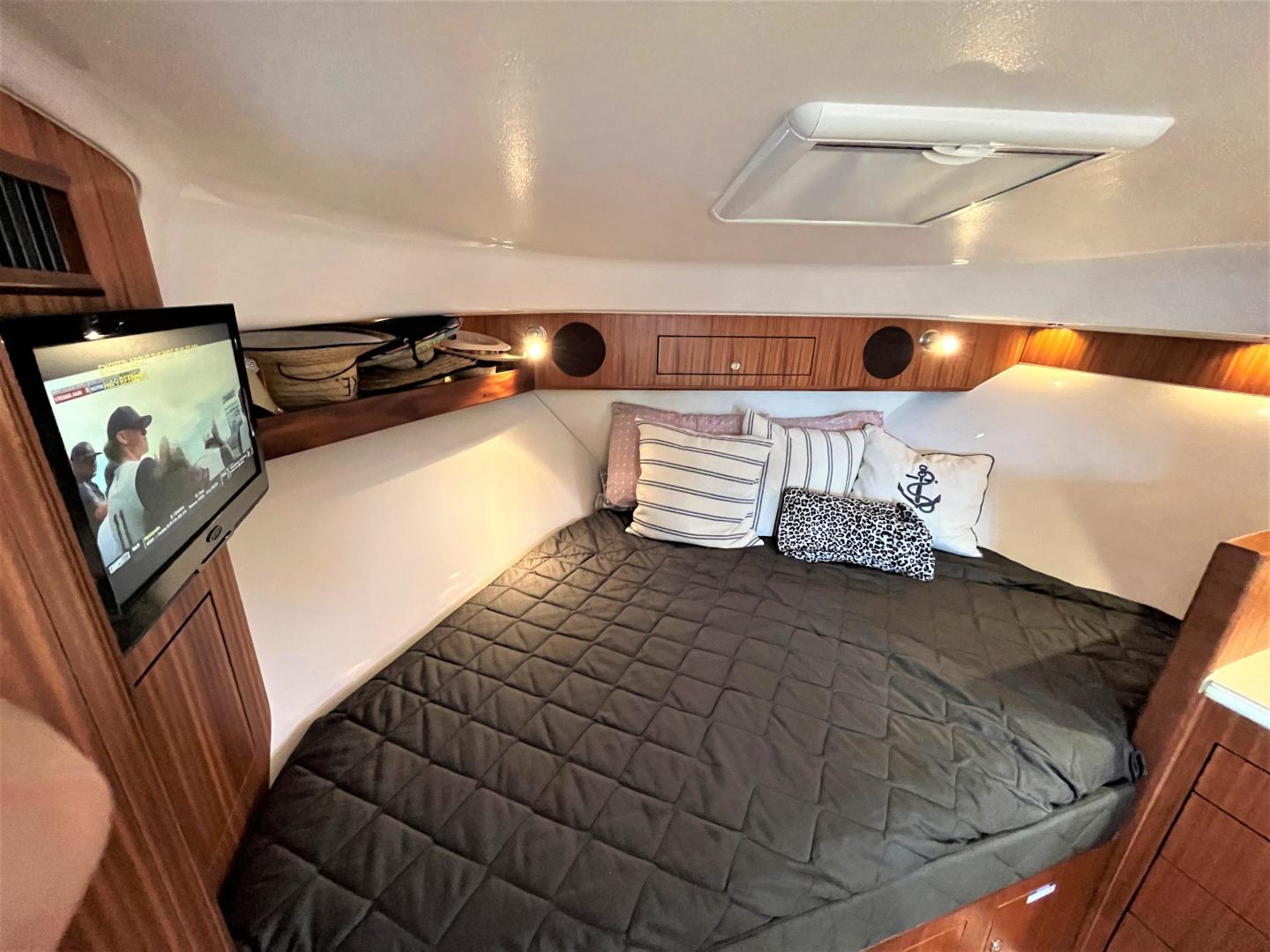 2016 Pursuit OS 385 Offshore - Image 26