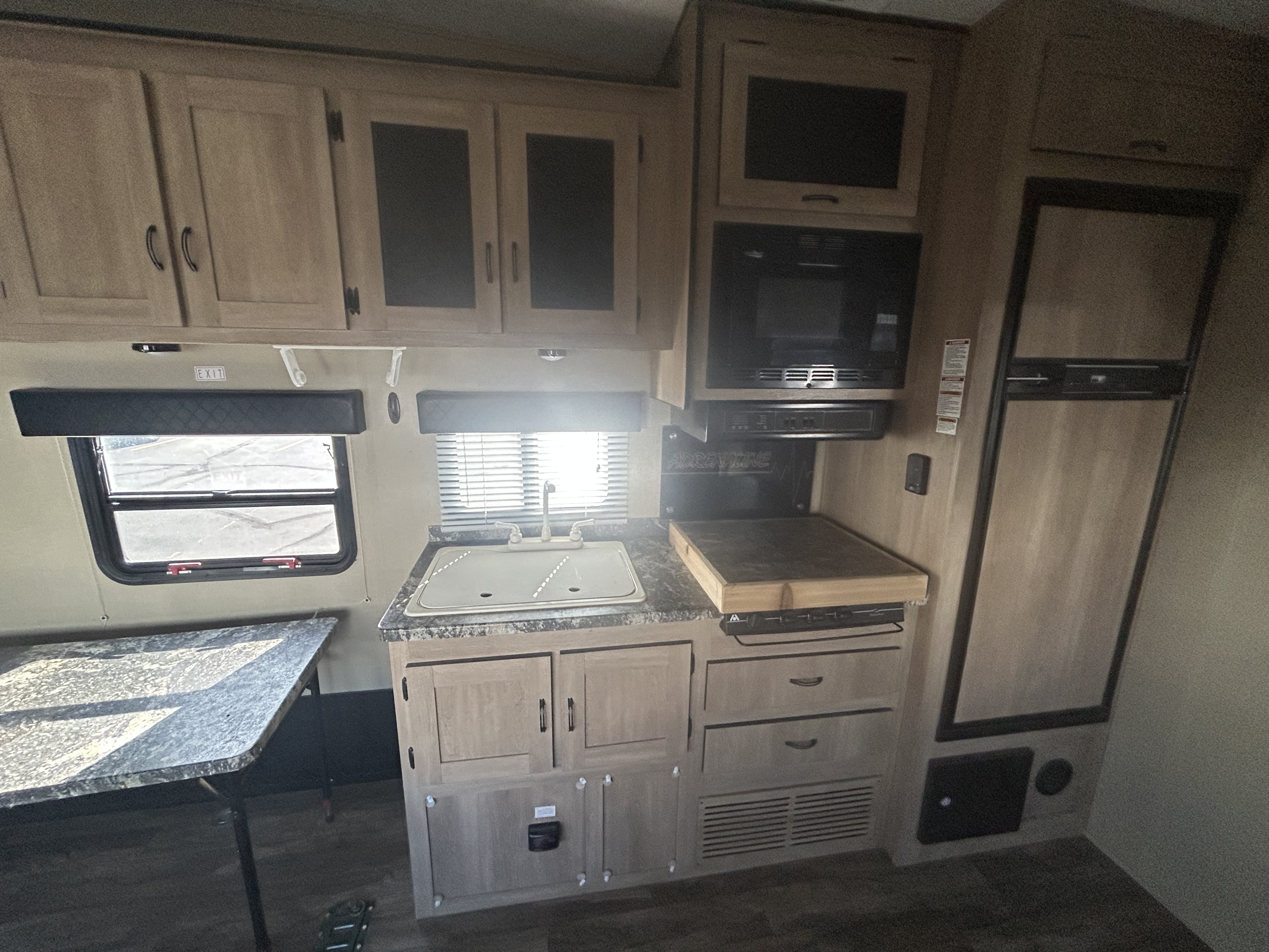 2016 Coachmen Adrenaline 26CB - Image 6