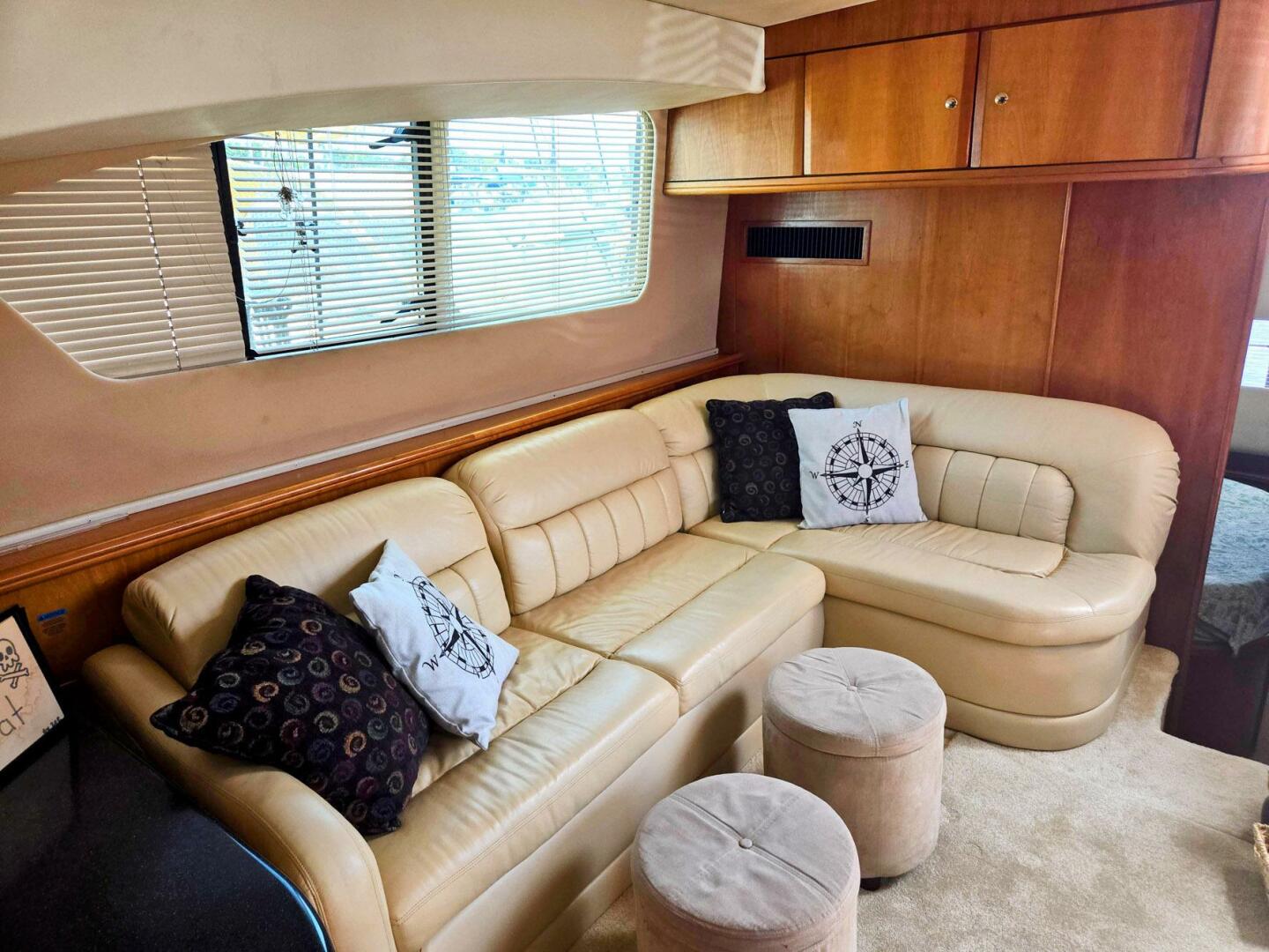 2003 Silverton 392 Aft Cabin Motor Yacht - Image 3