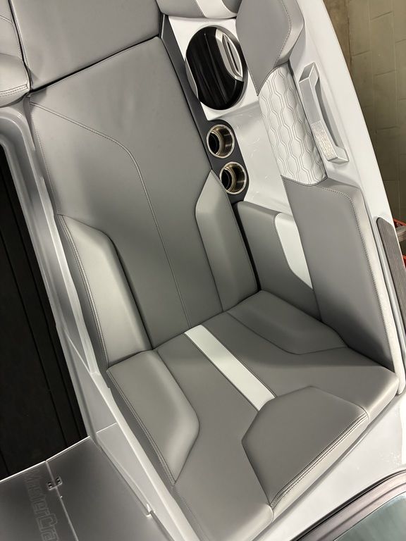2026 MasterCraft XT24 - Image 49