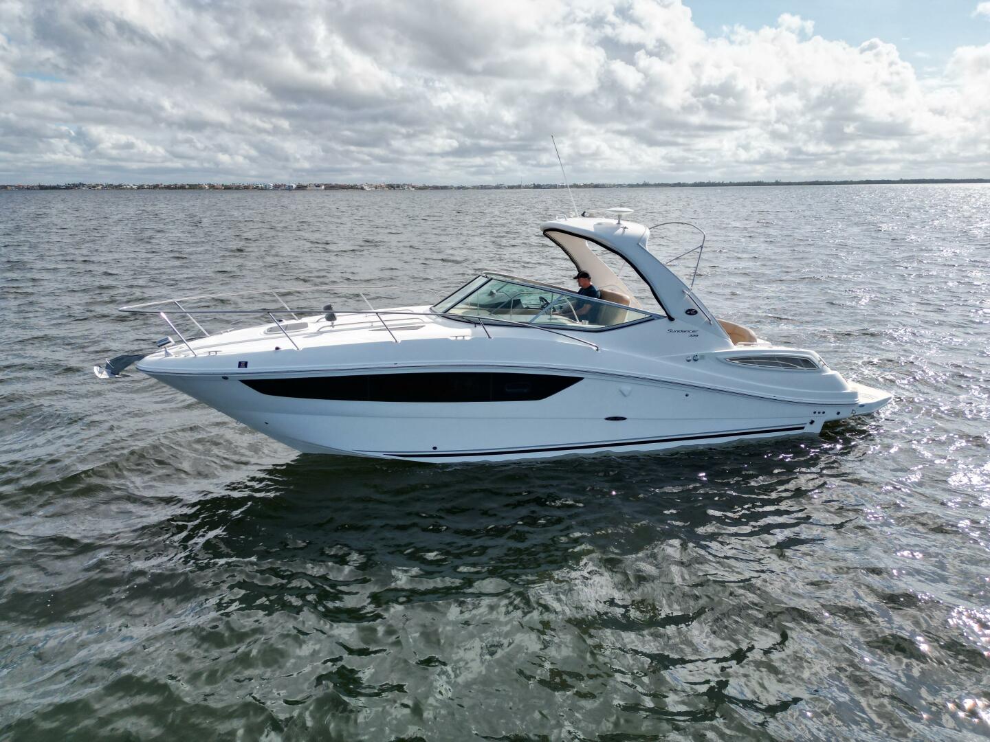 2016 Sea Ray 330 Sundancer - Image 47