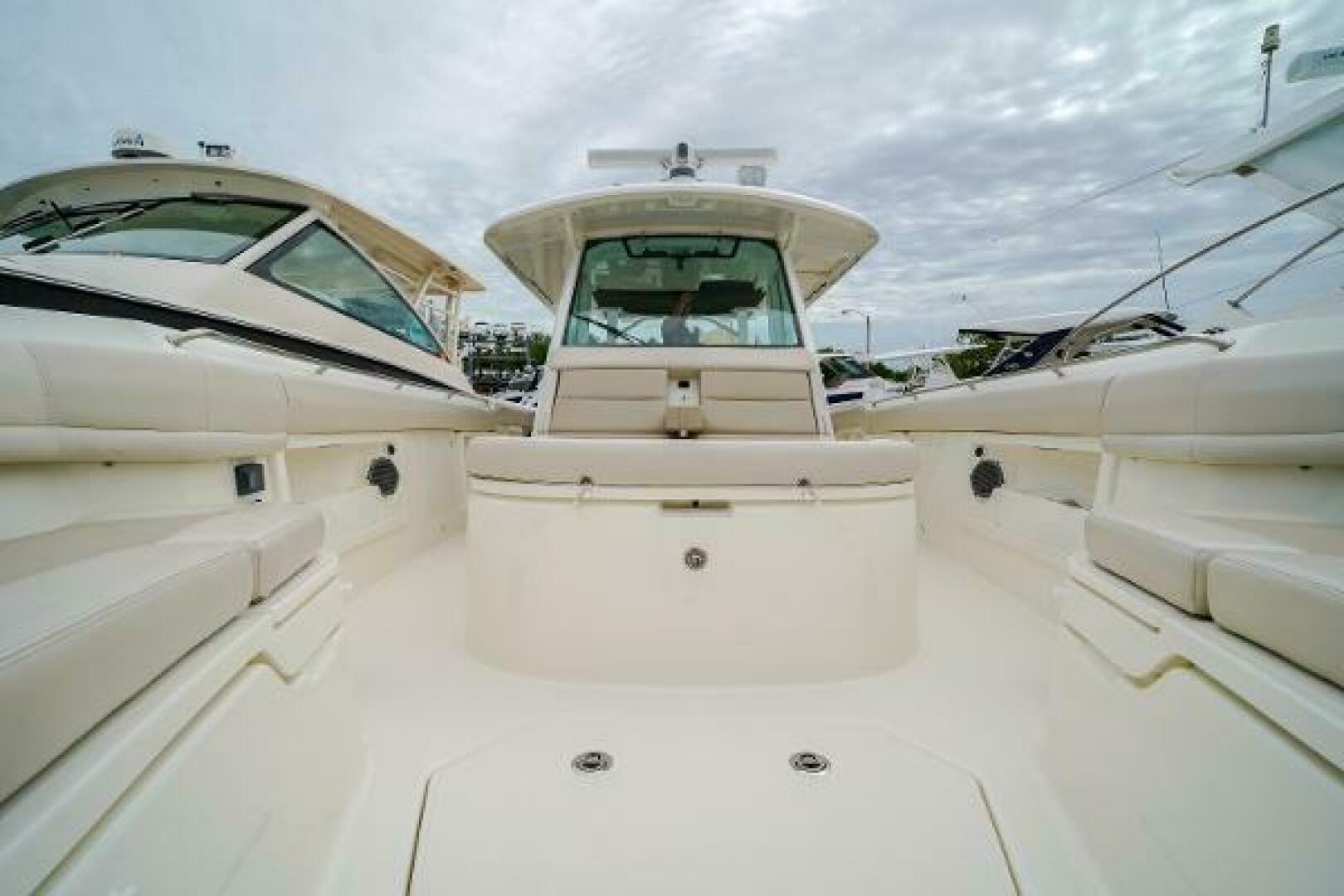 2018 Boston Whaler 380 Outrage - Image 8