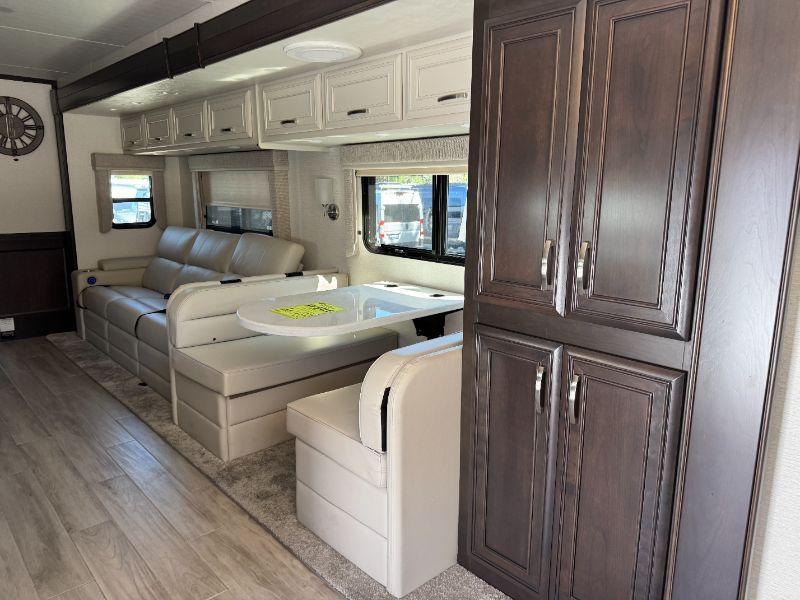 2025 Entegra Coach Accolade XL 37K - Image 6