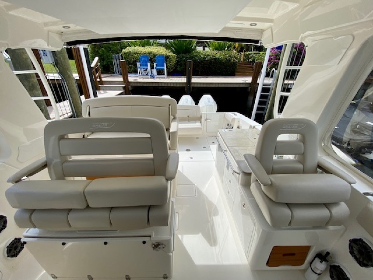 2020 Boston Whaler 380 Realm - Image 9