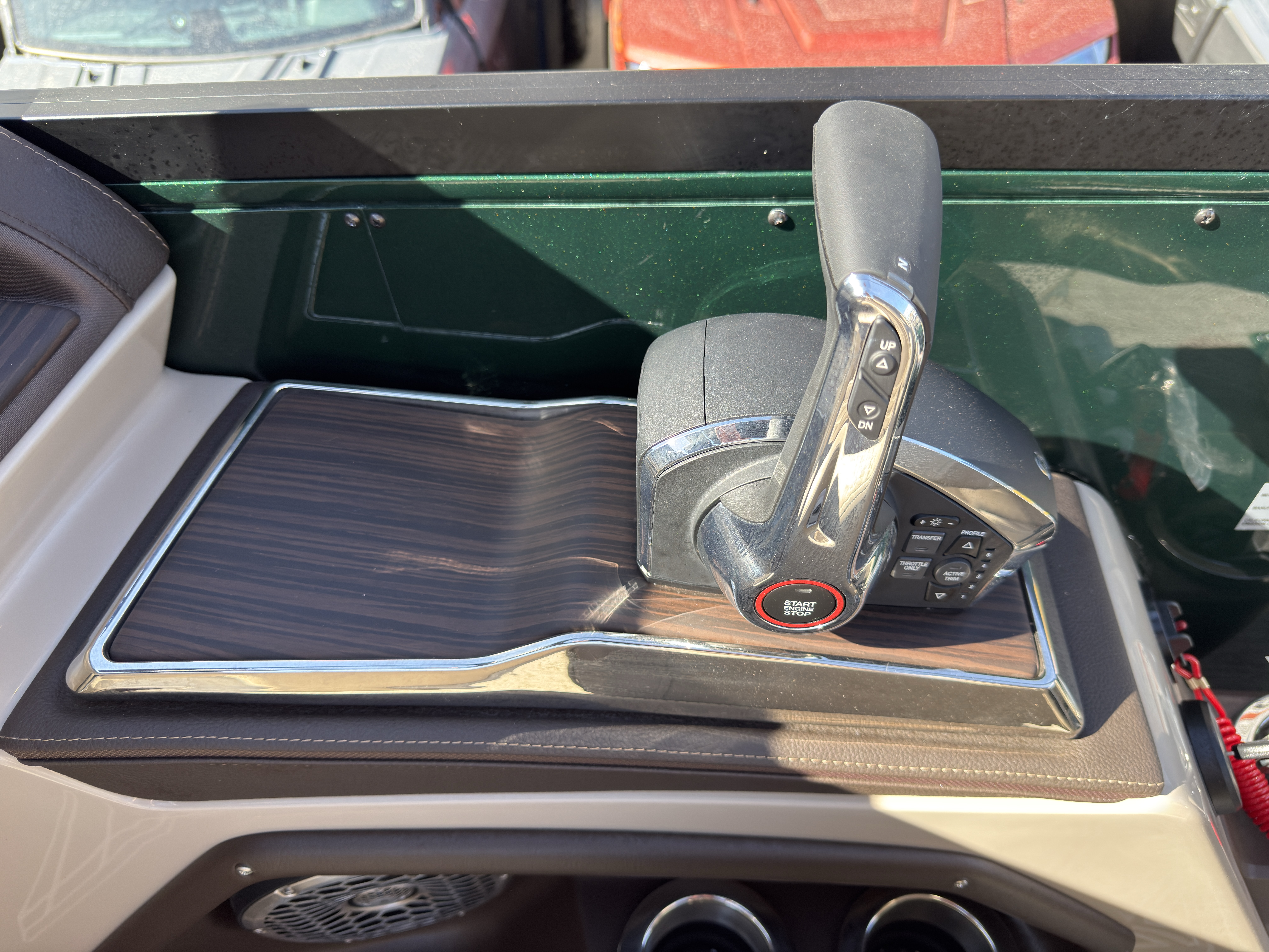 2026 Bennington 25QXSBA 425HP V10 Tritoon Pontoon - Image 60
