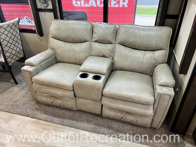 2019 Grand Design Solitude 385GK - Image 10