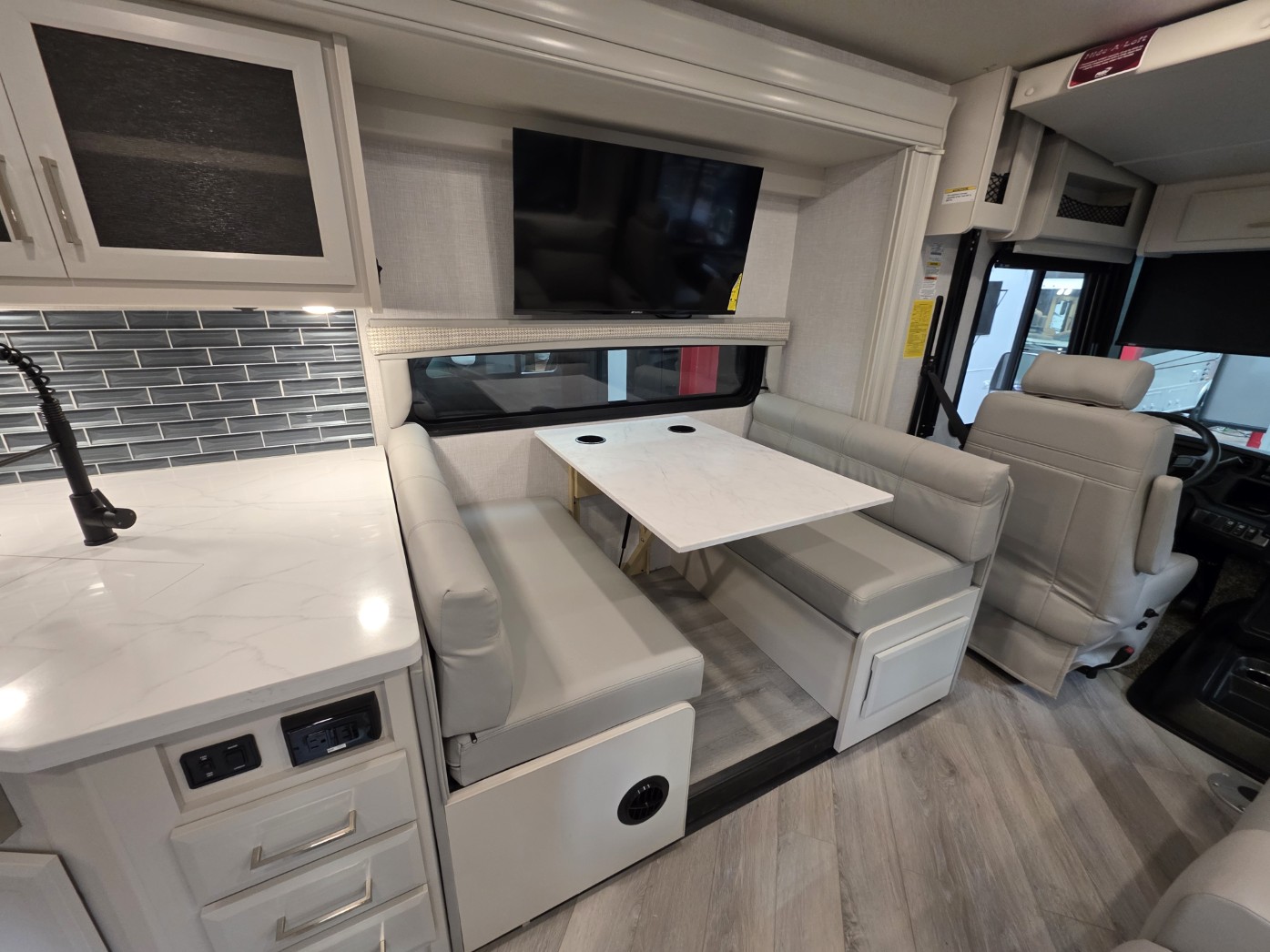 2026 Holiday Rambler Invicta 33HB - Image 14