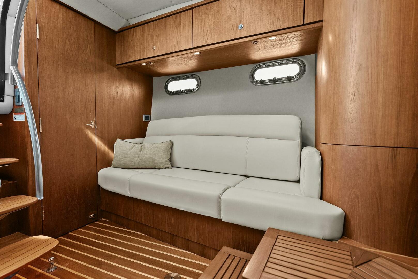 2008 Tiara Yachts 3500 Sovran - Image 5