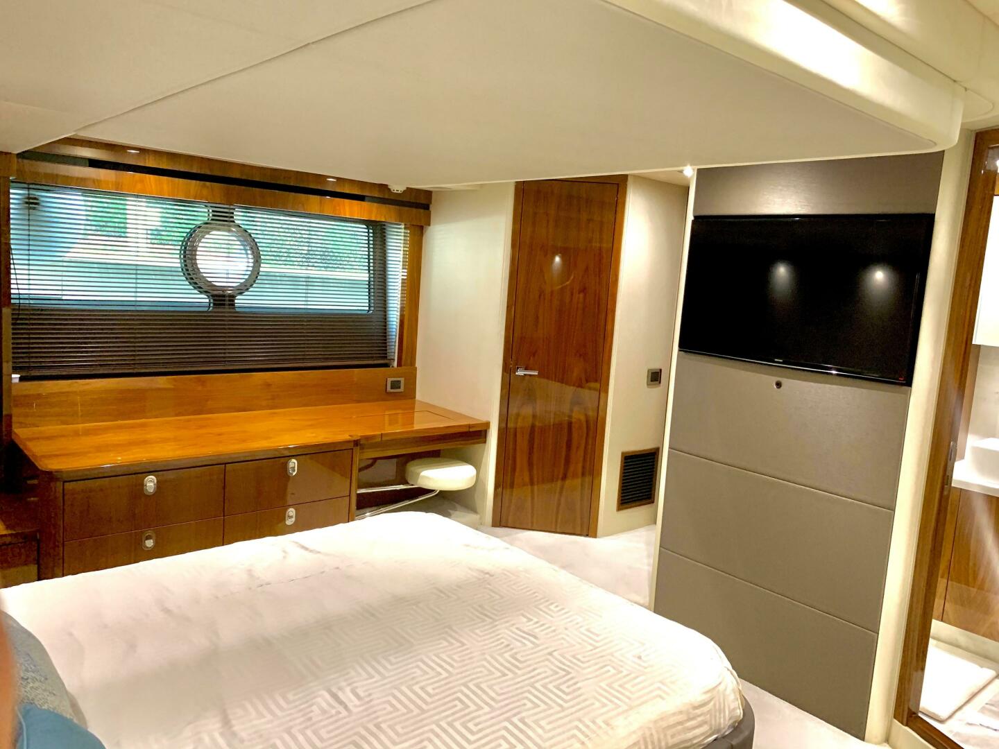 2016 Sunseeker Manhattan 65 - Image 15