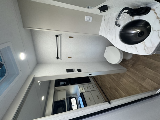 2027 IMAGINE XLS 22MLE - Image 32