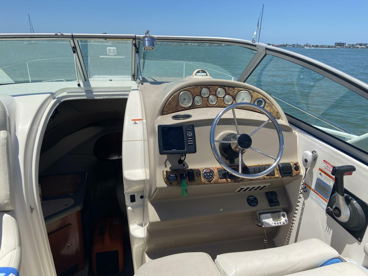 2006 Larson 274 Cabrio - Image 7