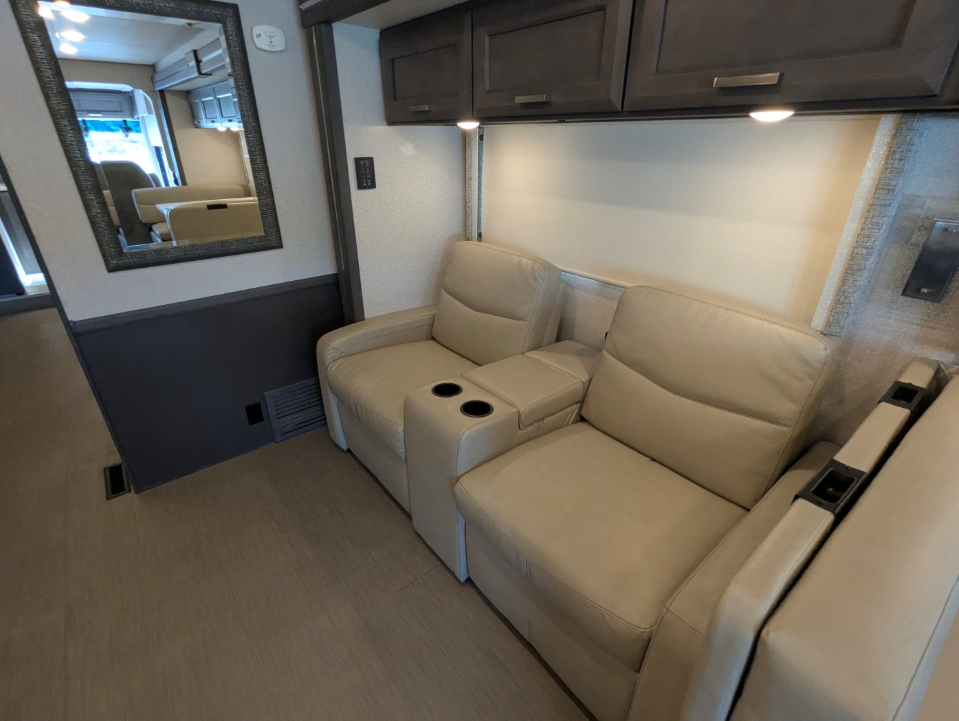 2023 Thor Motor Coach Palazzo 37.5 - Image 23
