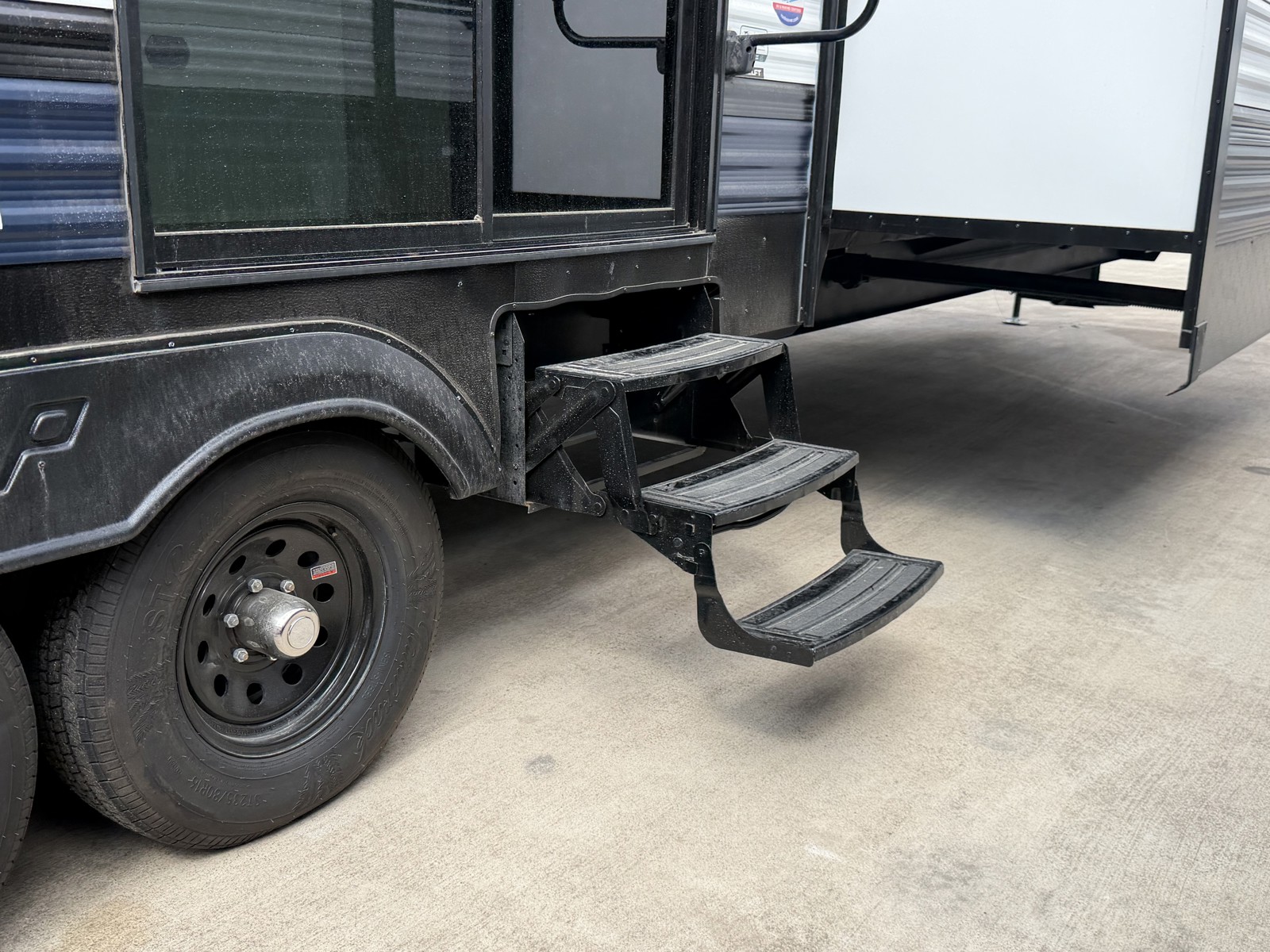 2026 PALOMINO PUMA 423LFT - Image 35