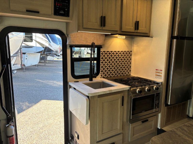 2024 Forest River Sunseeker 2860DS - Image 7