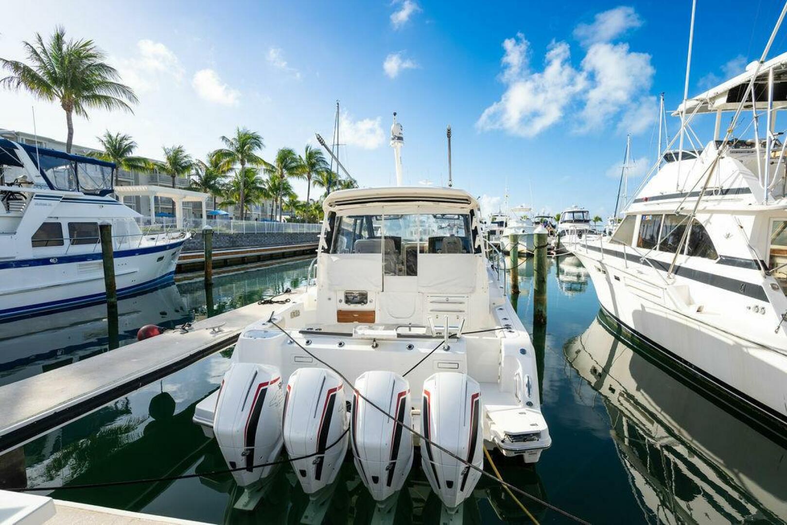 2023 Boston Whaler 405 Conquest - Image 16