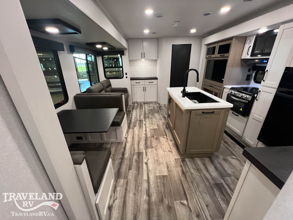 2027 Highland Ridge Roamer Light Duty 31TBTS - Image 3