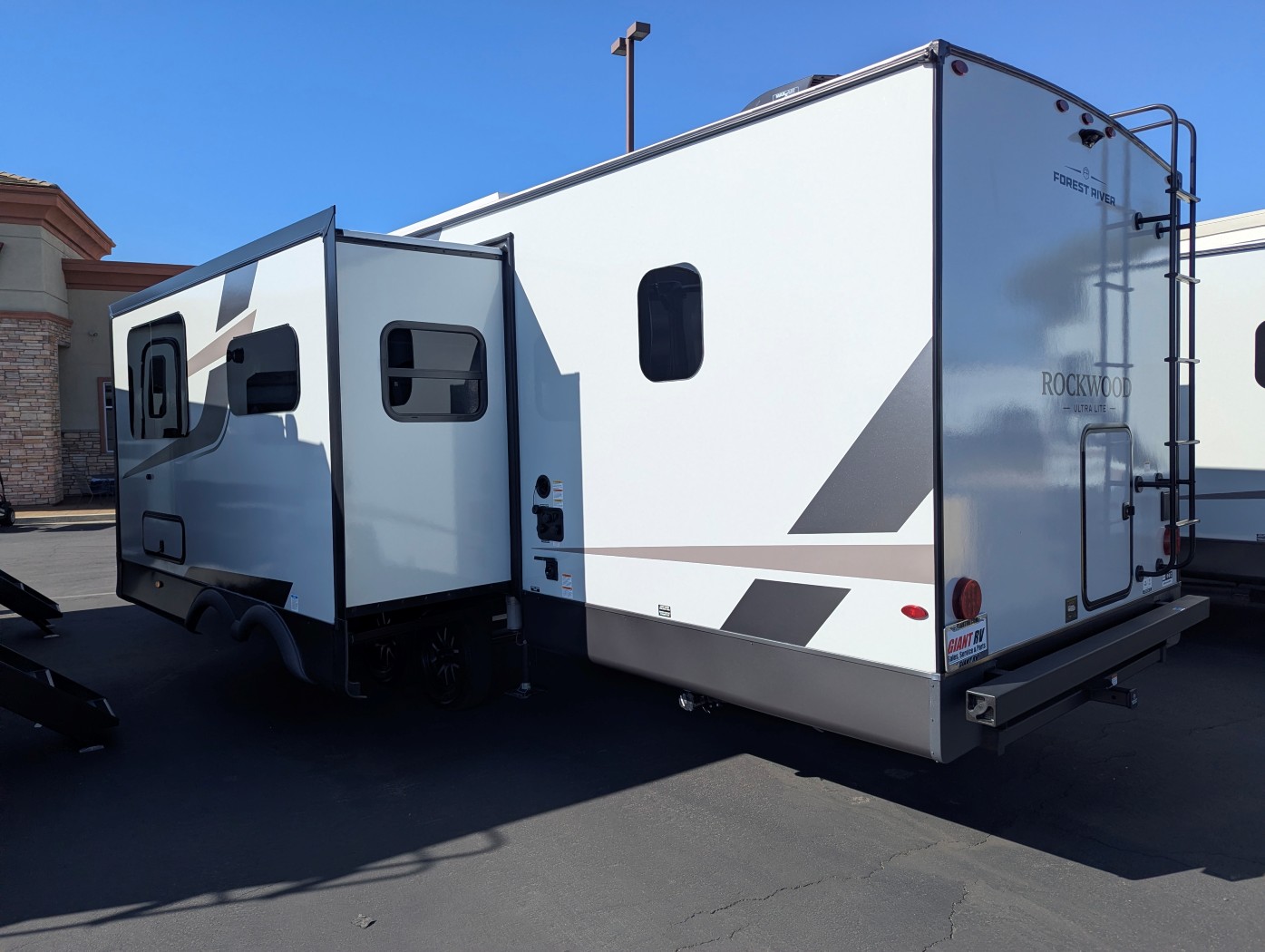 2026 Forest River Rockwood Ultra Lite 2706BH - Image 4
