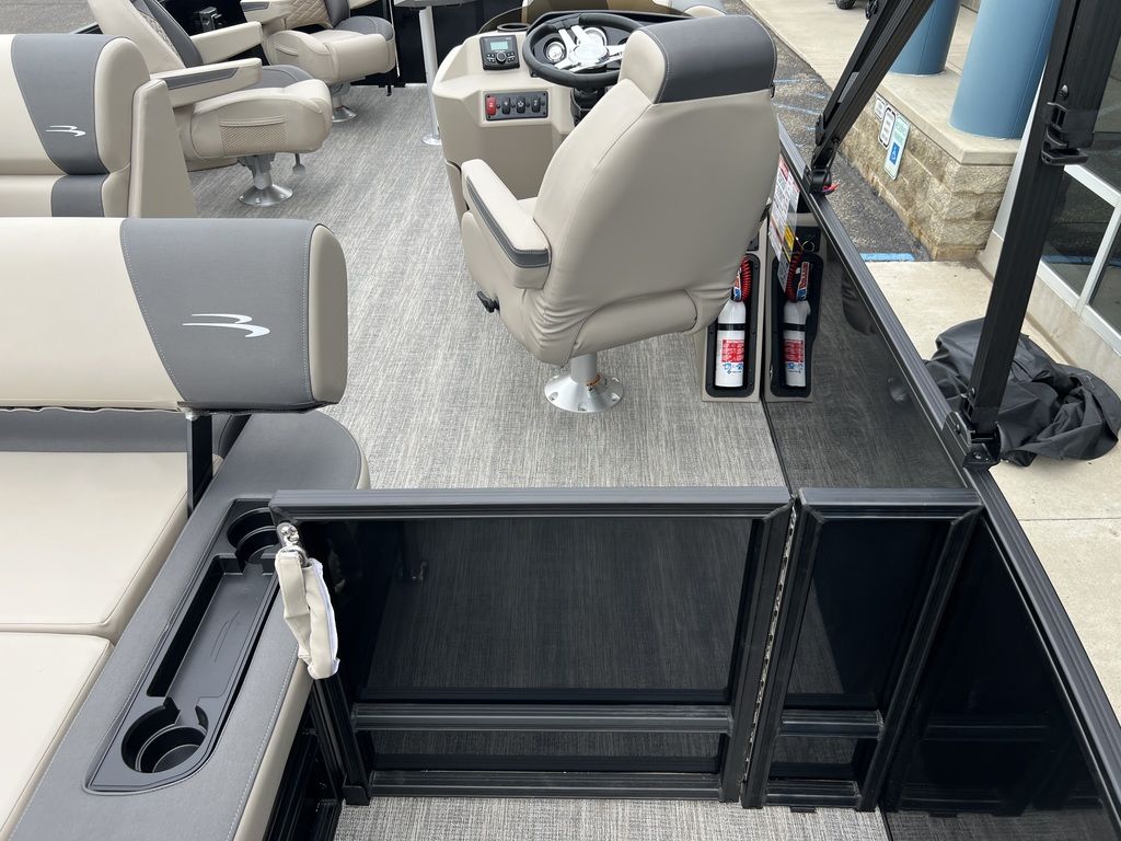 2025 Bennington 22 SSB Tritoon Pontoon - Image 34