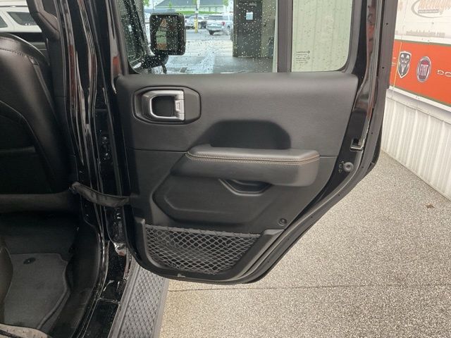 2022 Jeep Gladiator Crew Cab High Altitude 4WD - Image 23