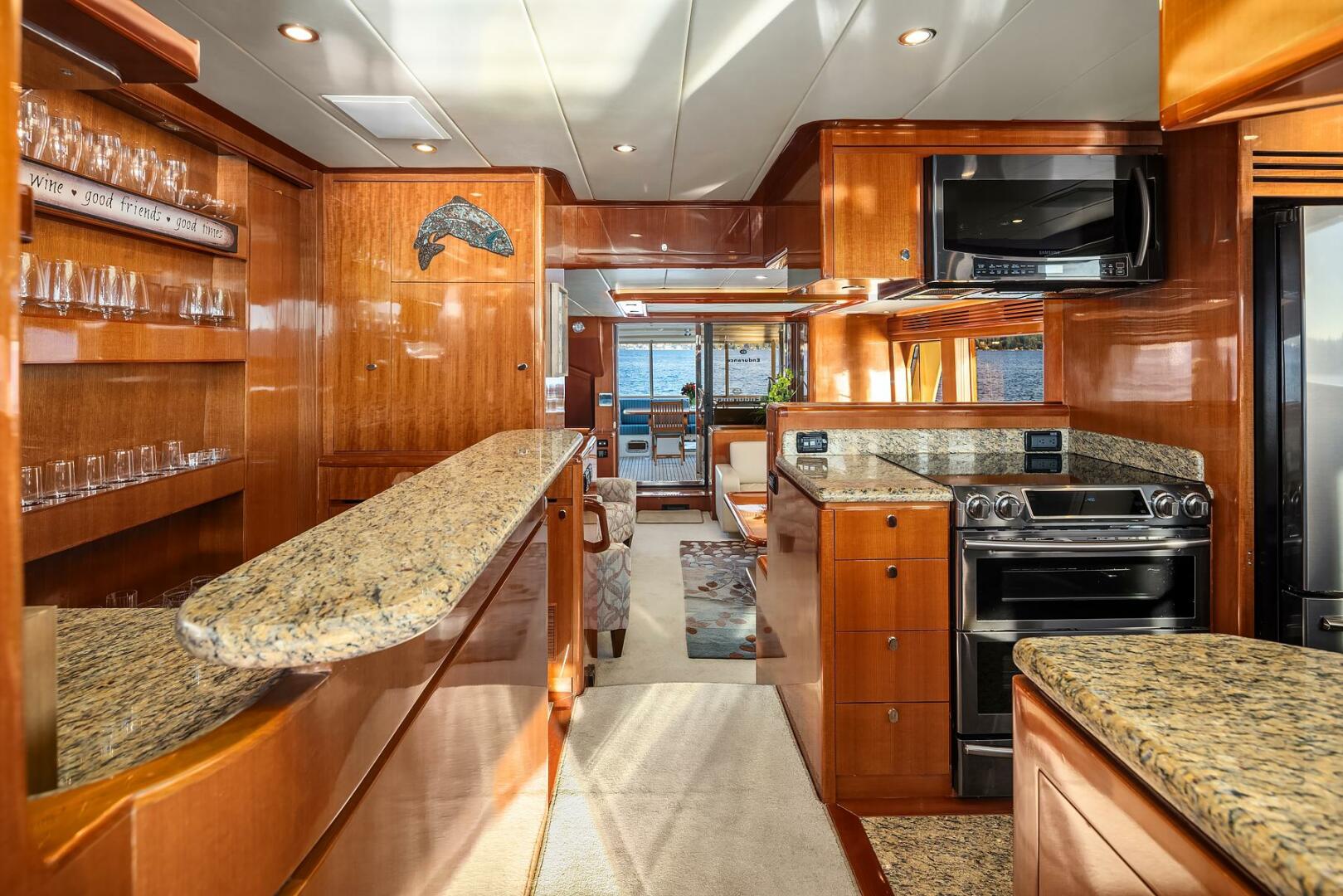 2014 Hampton 720 Skylounge LRC - Image 13