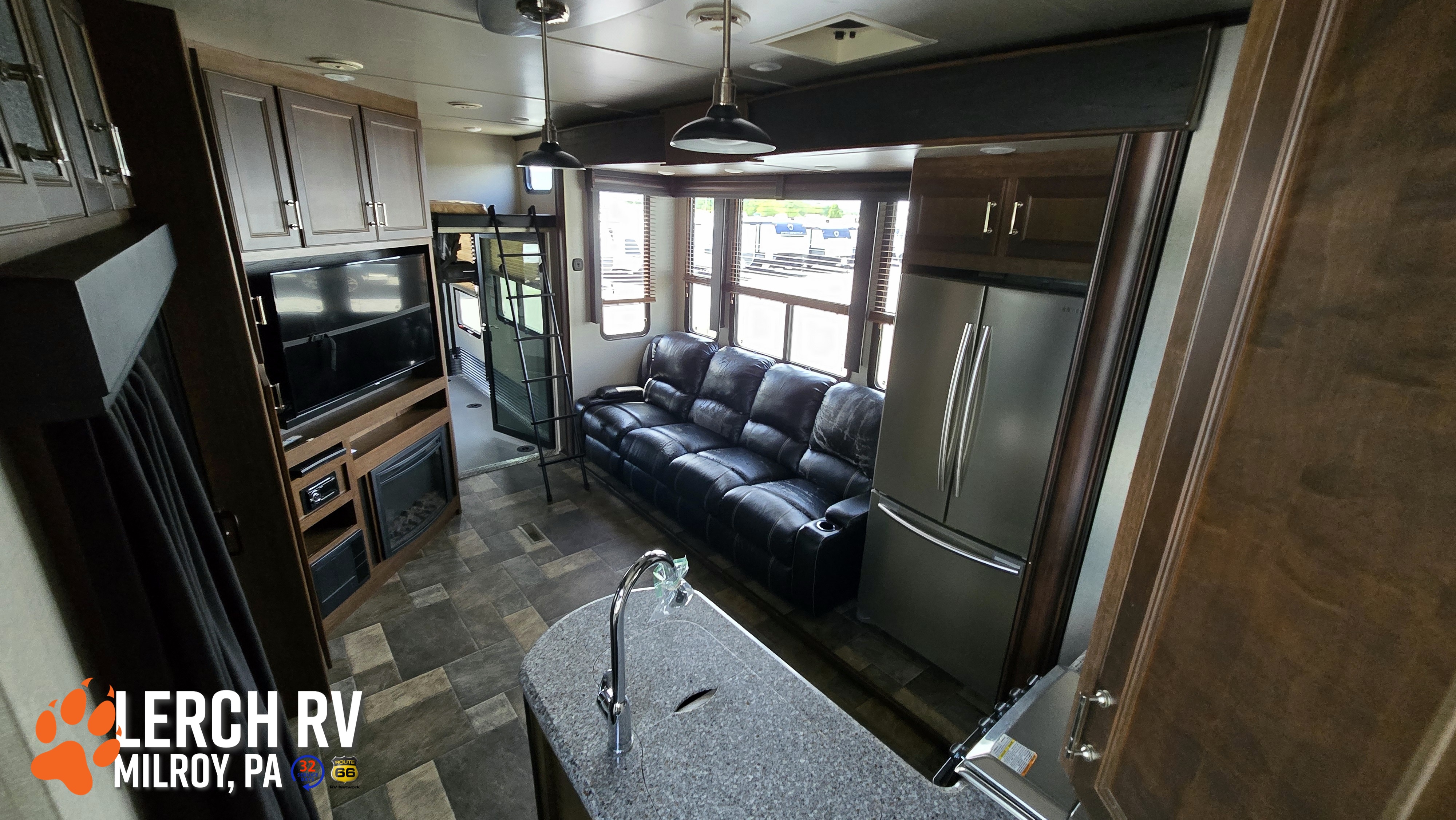 2016 Keystone Fuzion 420 - Image 43