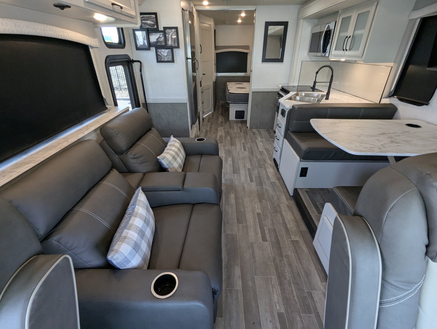 2025 Fleetwood Flair 28A - Image 14
