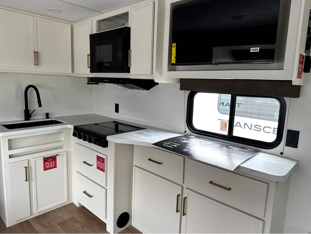 2026 GRAND DESIGN TRANSCEND 265BHT - Image 8
