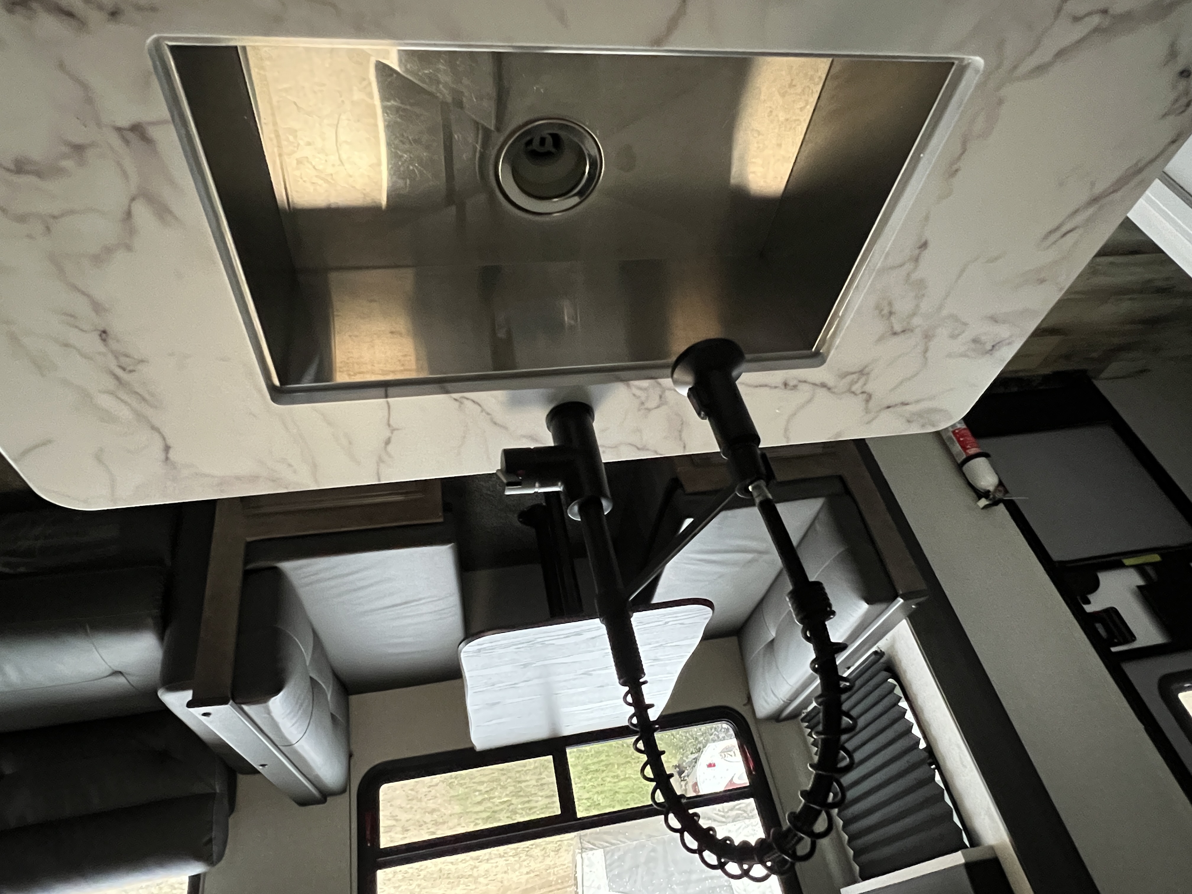 2022 VENTURE RV SPORTREK 327VIK - Image 24