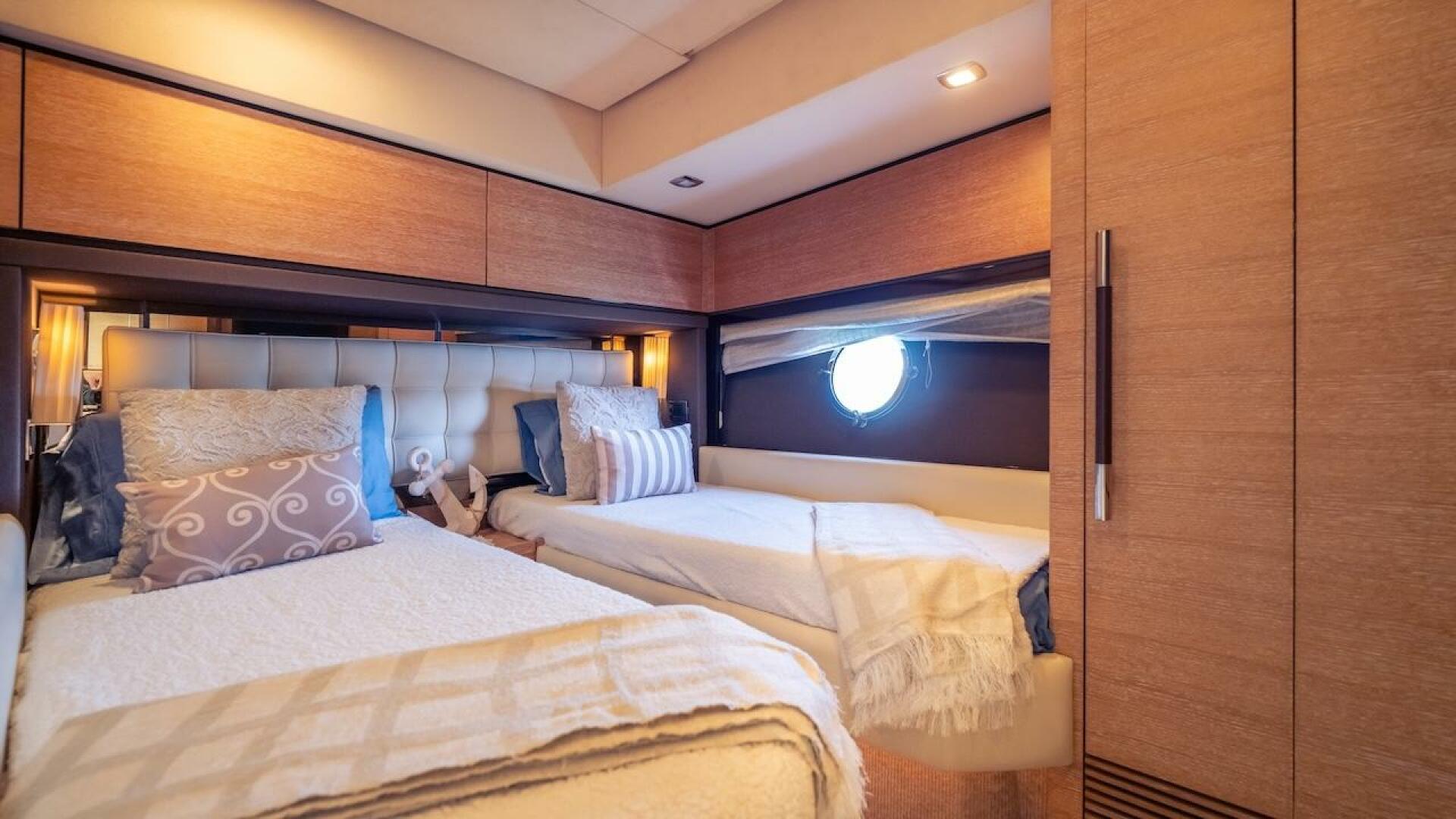 2012 Azimut Evolution - Image 47