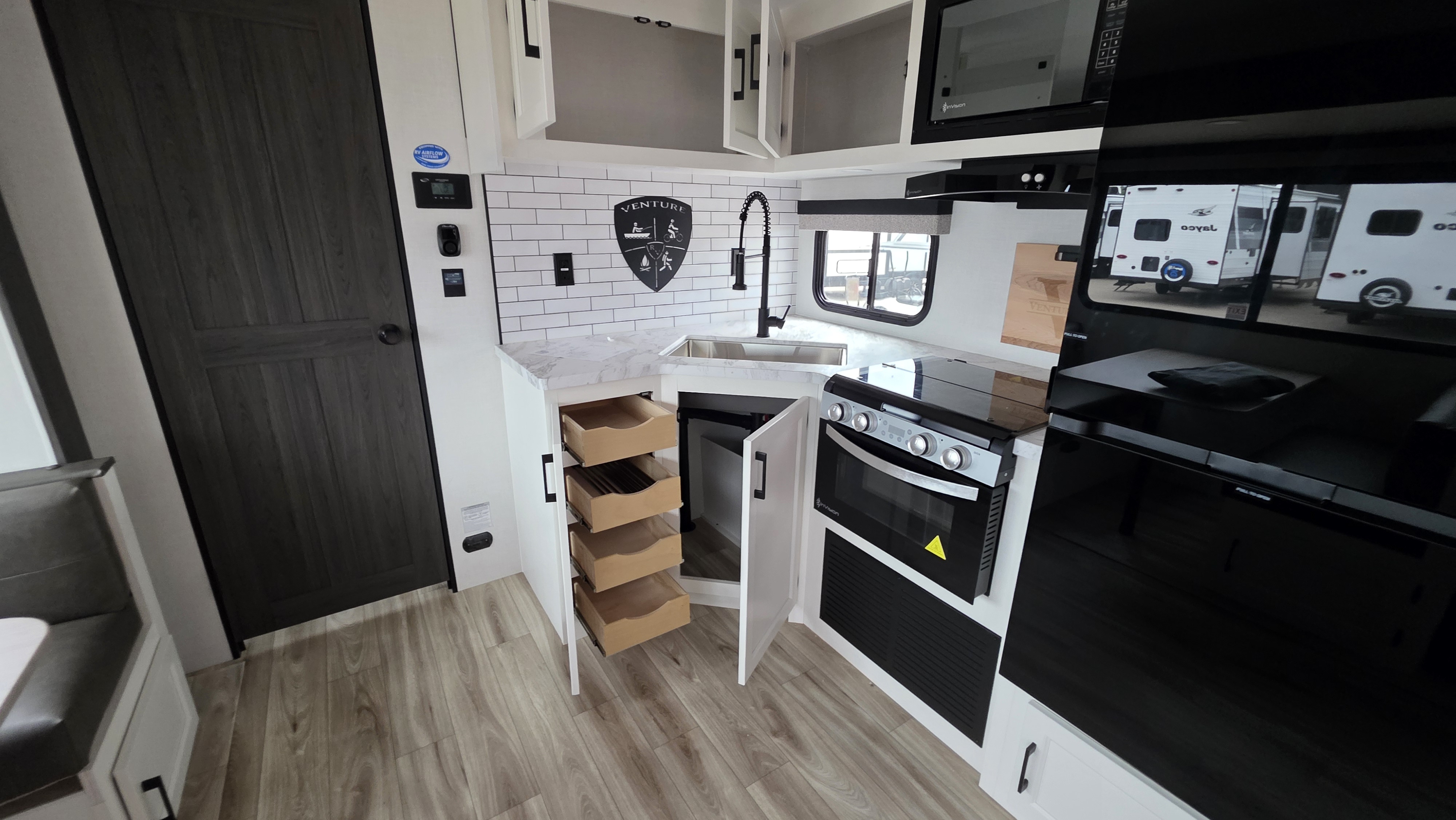 2027 VENTURE RV STRATUS 281VBH - Image 18