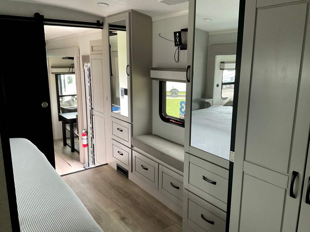 2026 JAYCO NORTH POINT 382 FLRB - Image 31
