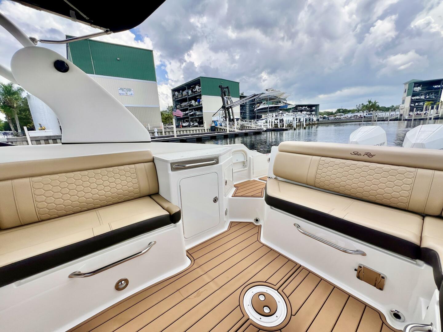 2019 Sea Ray SDX 290 OB - Image 18