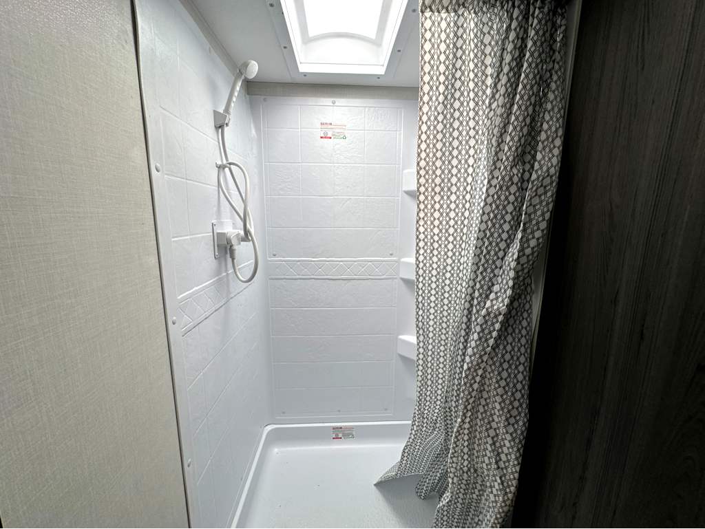 2027 VENTURE RV SIENNA 311VDB - Image 25