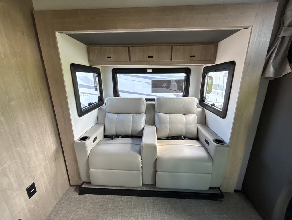 2026 Grand Design Lineage Series M 25TK - Image 11