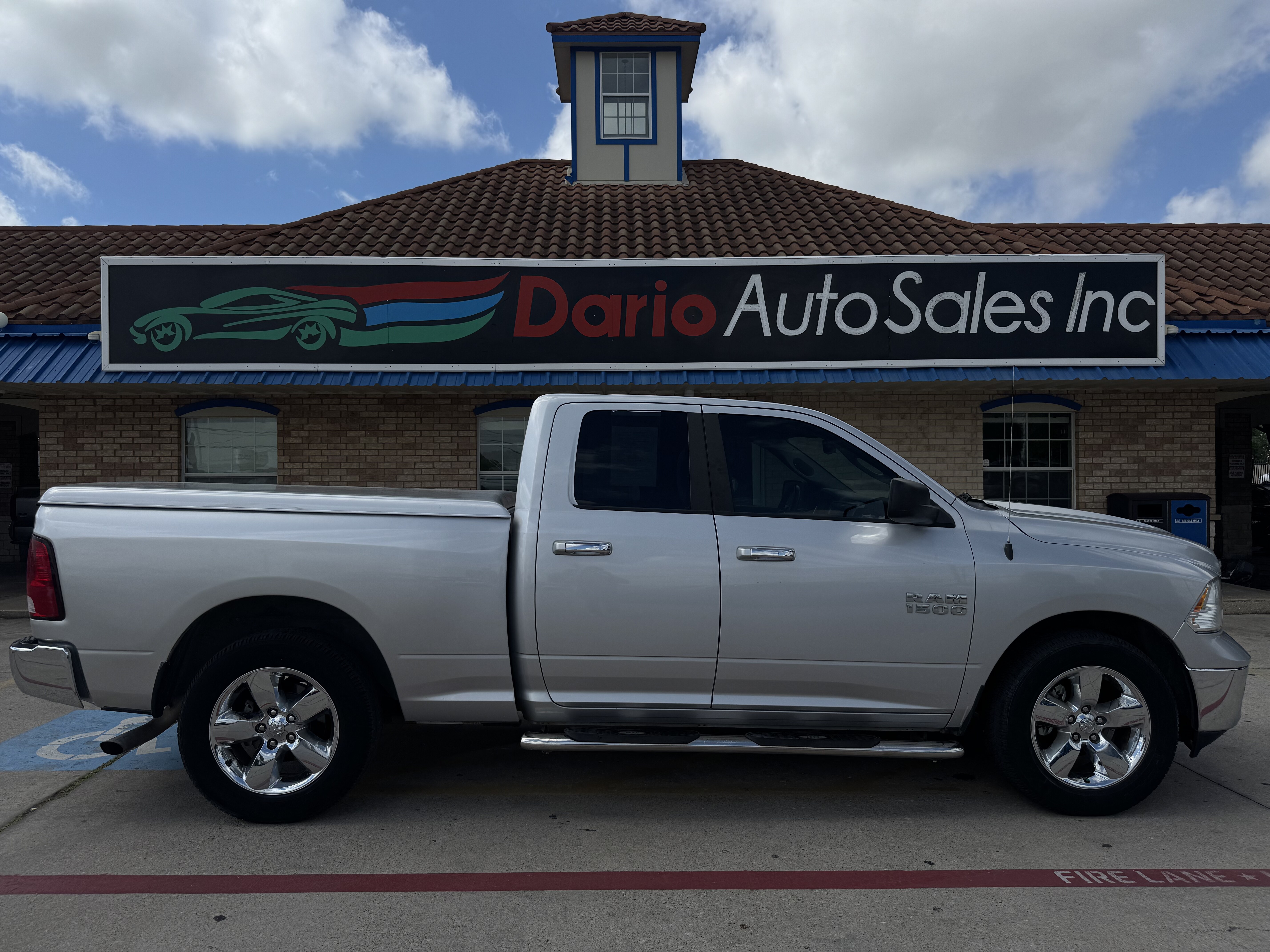 2014 Ram 1500 Pickup-V8 Quad Cab SLT 2WD - Image 11