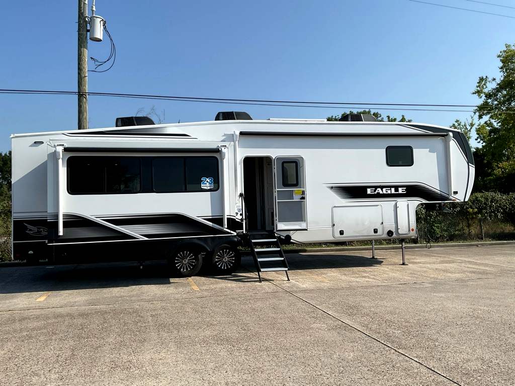 2026 JAYCO Eagle 335 LSTS - Image 9