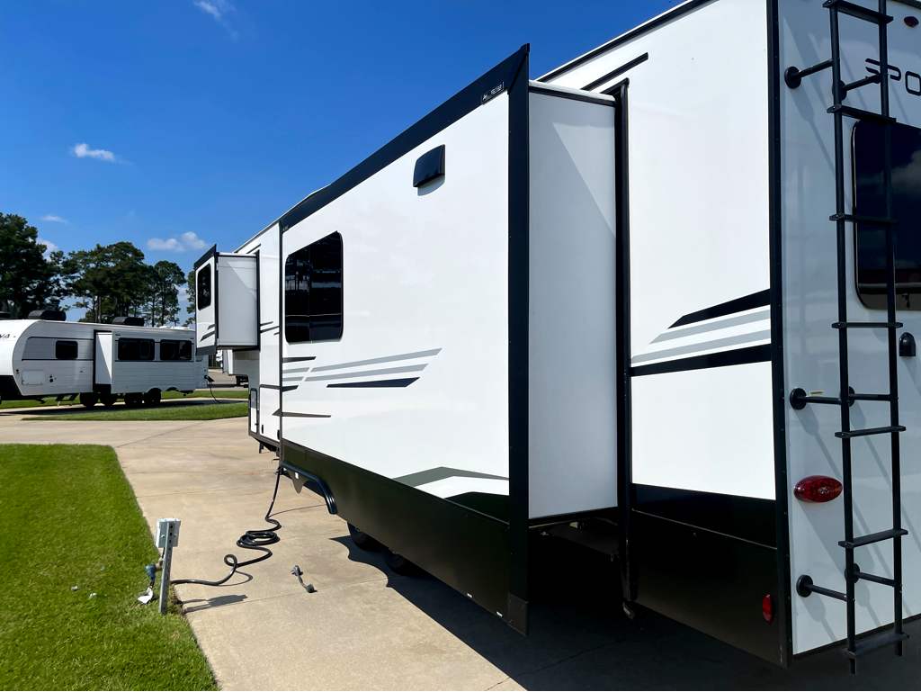 2027 VENTURE RV SPORTTREK 353VRK - Image 5