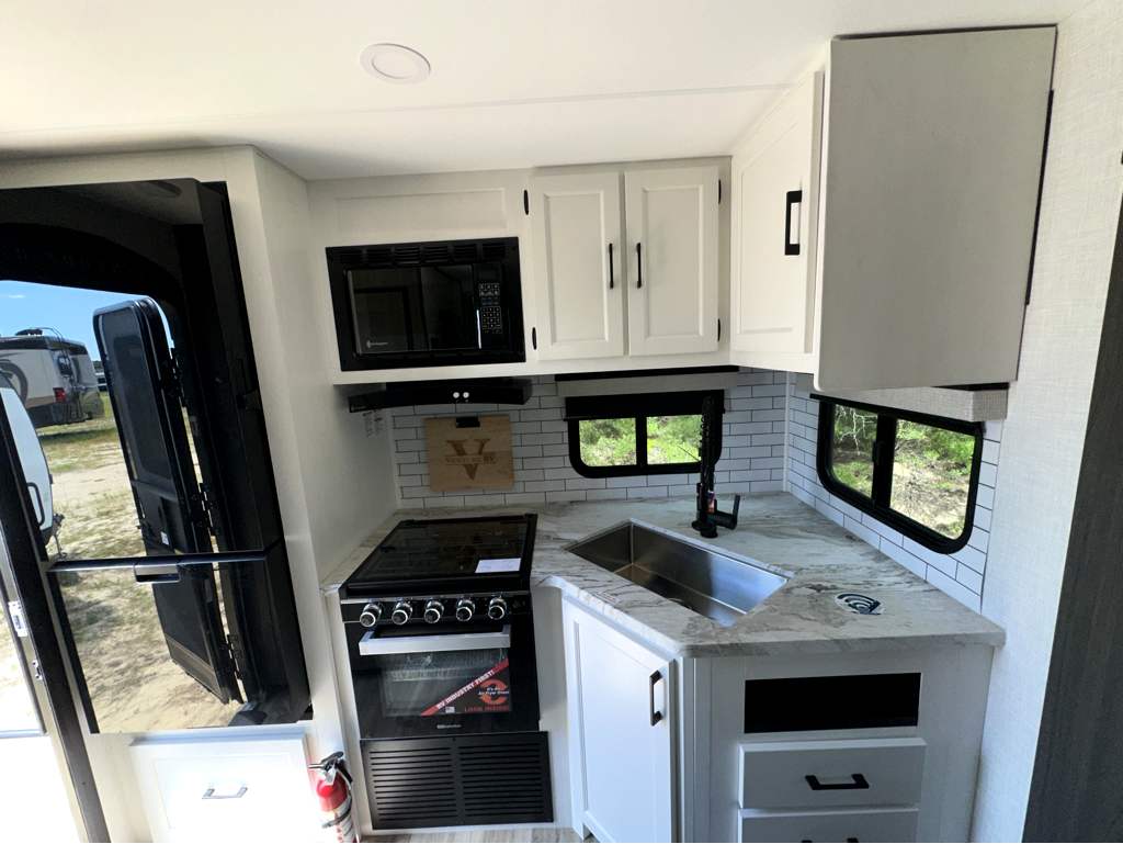 2026 VENTURE RV SPORTTREK 251VRK - Image 17