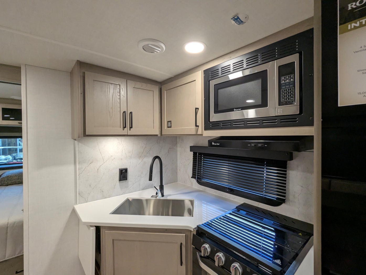 2026 Forest River Rockwood Ultra Lite 2706BH - Image 16