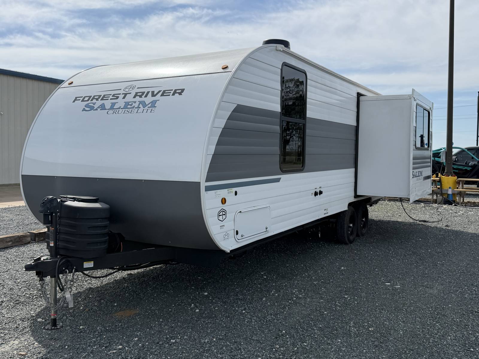2025 Forest River Salem Cruise Lite 24RLXL - Image 3