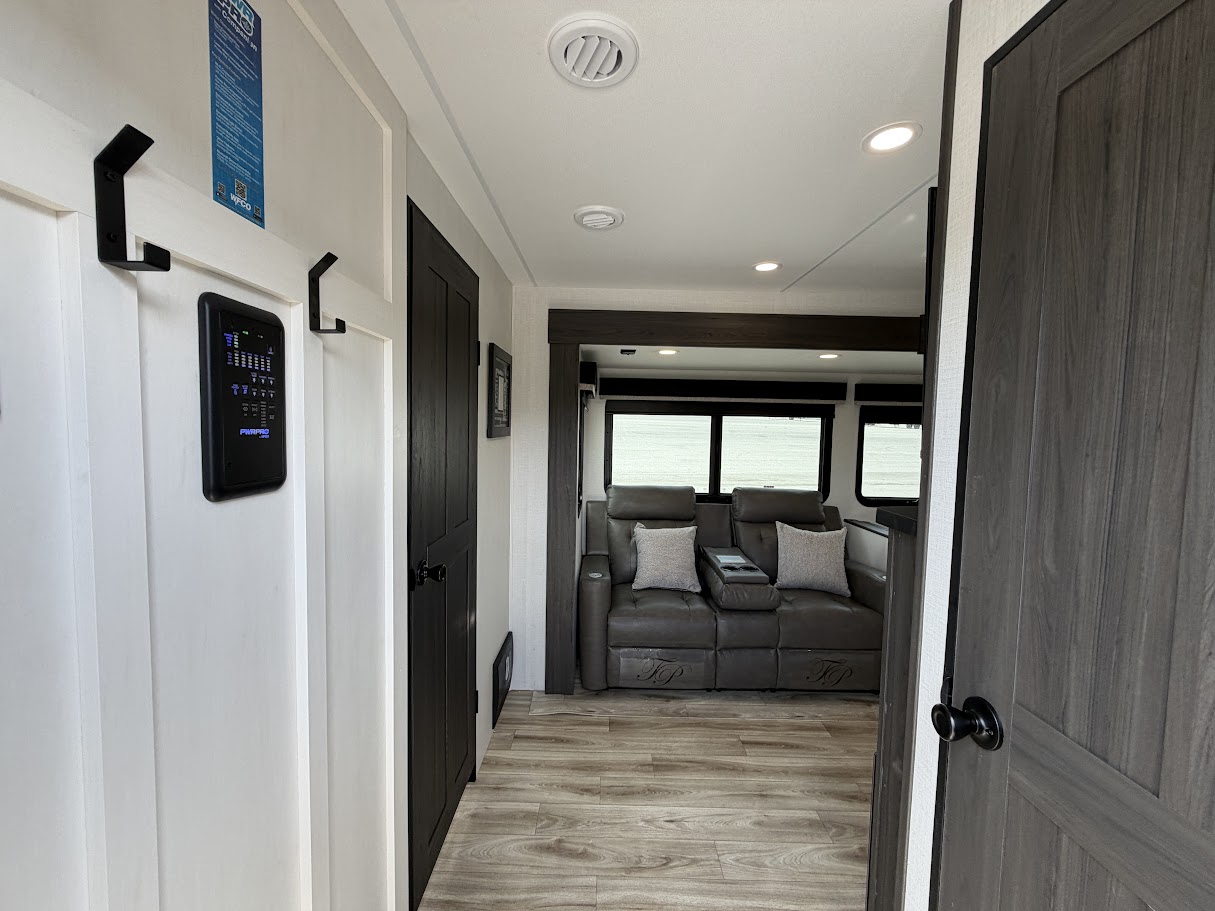 2027 VENTURE RV SPORTTREK 292VRB - Image 20