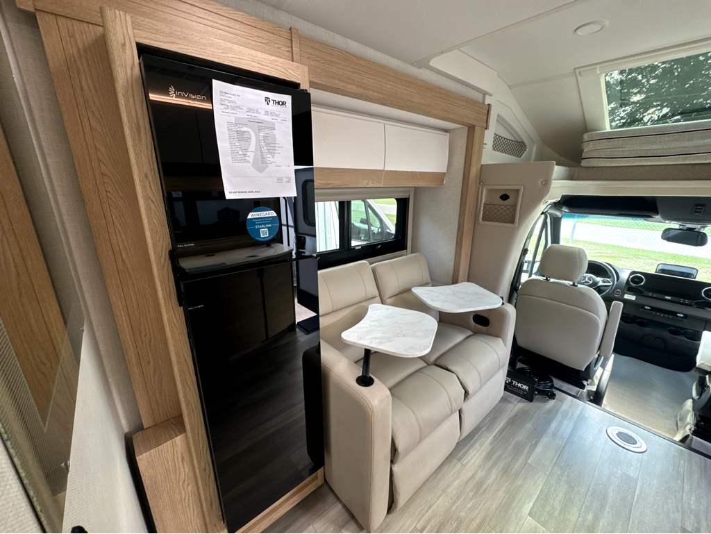 2027 THOR MOTOR COACH TIBURON 24XL - Image 23