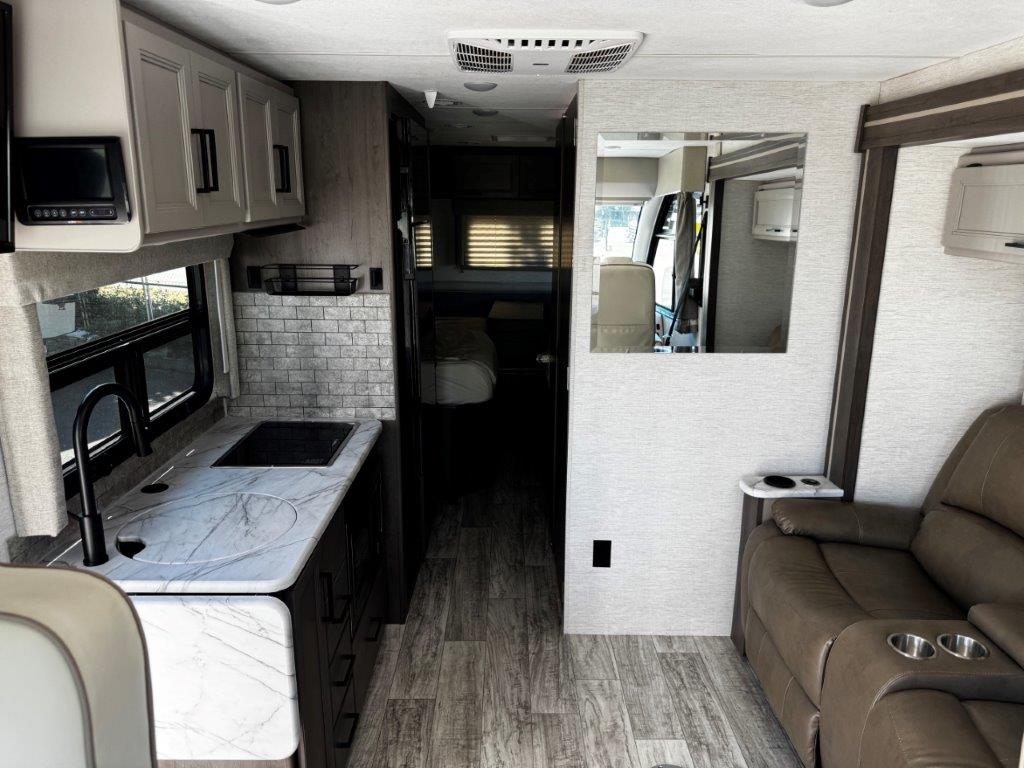 2025 Thor Motor Coach Freedom Traveler A24 - Image 10