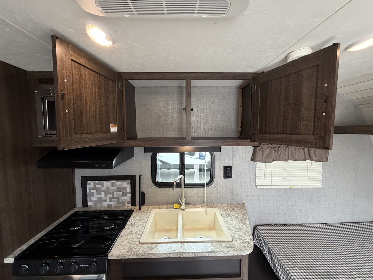 2018 CROSSROADS ZINGER 205bh - Image 10