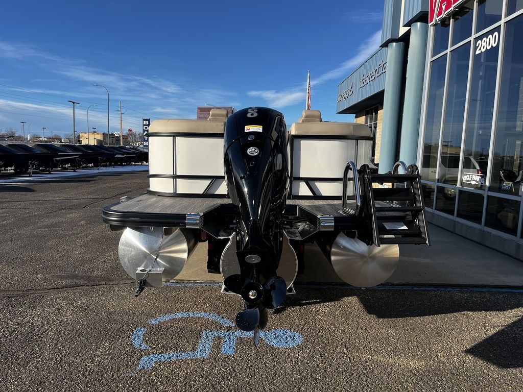 2026 Bennington 22SSR Lux TriToon Pontoon - Image 8