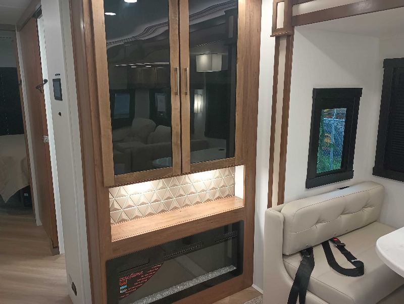 2026 Entegra Coach Accolade 37M - Image 13