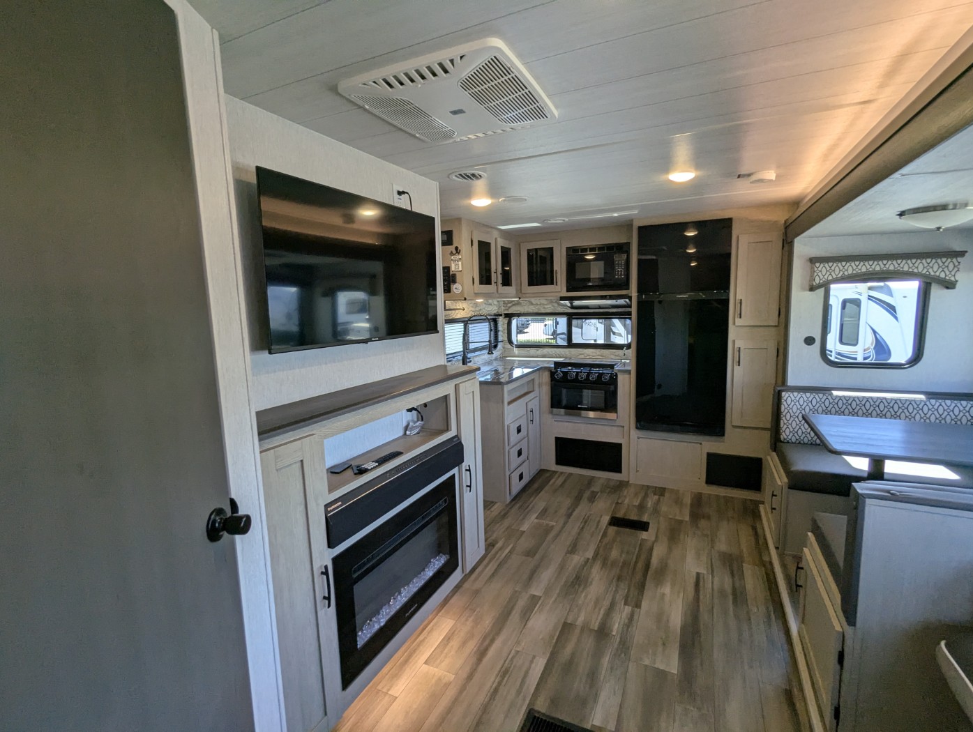 2024 Forest River EVO Southwest T2500 - Image 32