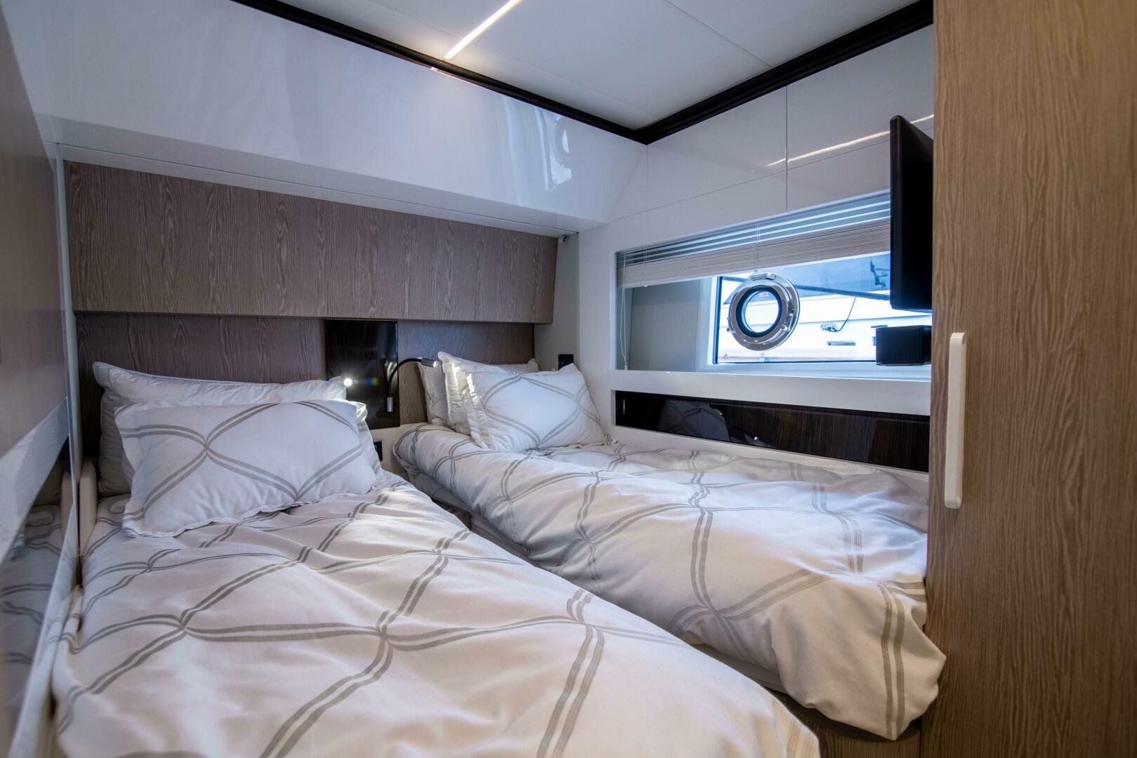 2019 Azimut S7 - Image 32